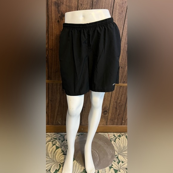 Brooks Running Black Equilibrium Technology Athletic with pockets Shorts Sz M - Picture 1 of 10